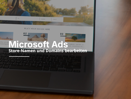 Die Ecke eines Laptops, auf einem Tisch.