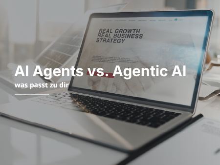 Ein Laptop steht auf einem Tisch.