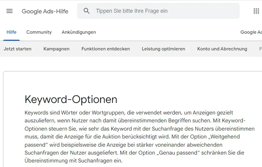 Screenshot der Google Ads-Hilfeseite mit Schwerpunkt auf Keyword-Optionen; der Text erklärt die Keyword-Übereinstimmung und Optionen wie „breite Übereinstimmung“ und „exakte Übereinstimmung“.