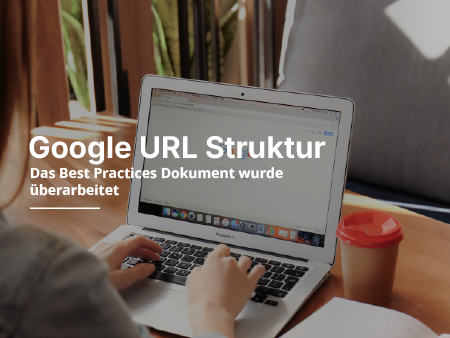 Eine Person tippt auf einem Laptop mit den Worten google url struktur am unteren Rand