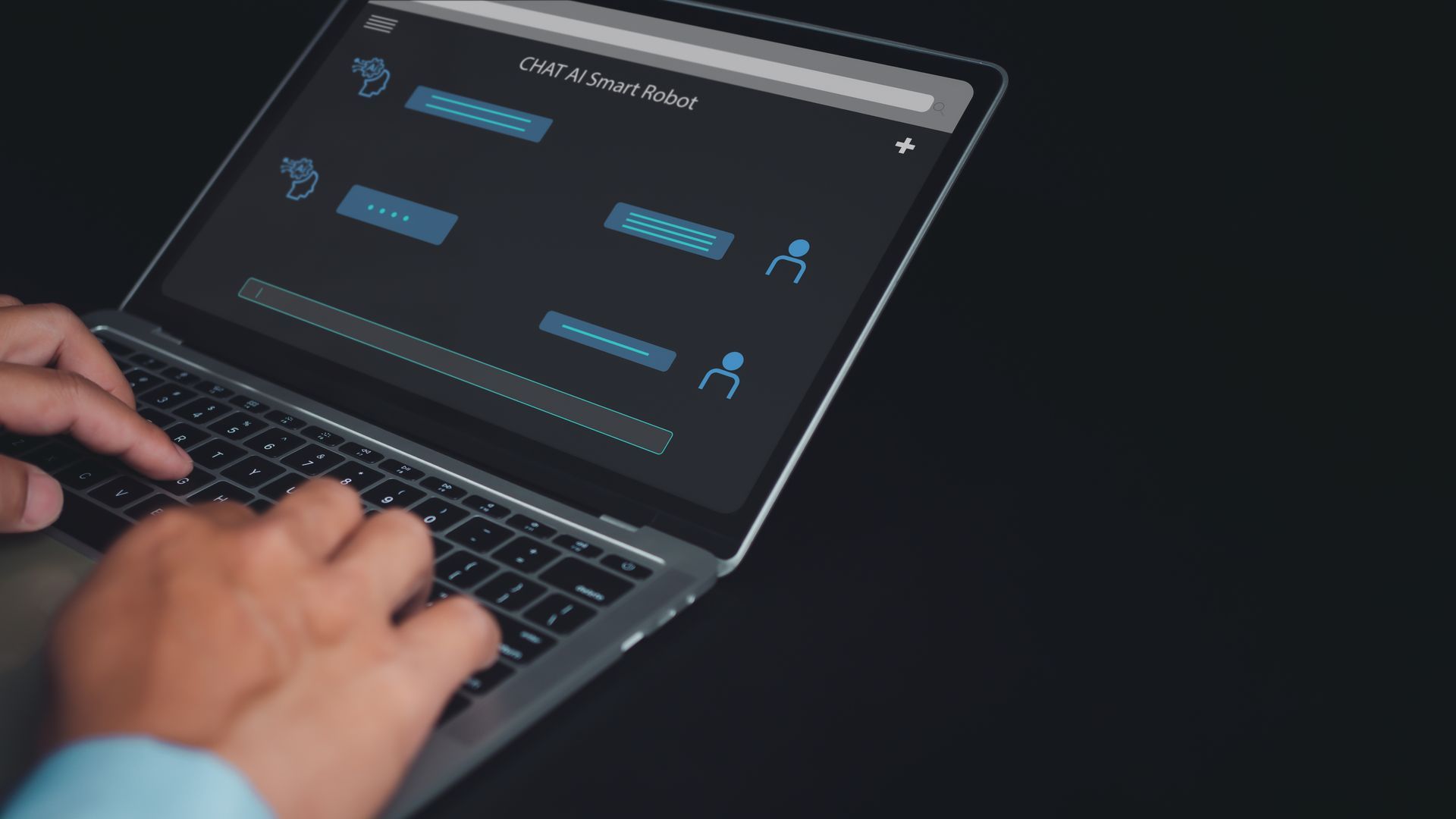 Hände tippen auf einem Laptop mit einer Software-Oberfläche, die blaue Balken und Strichmännchen anzeigt, auf einem schwarzen Tisch.