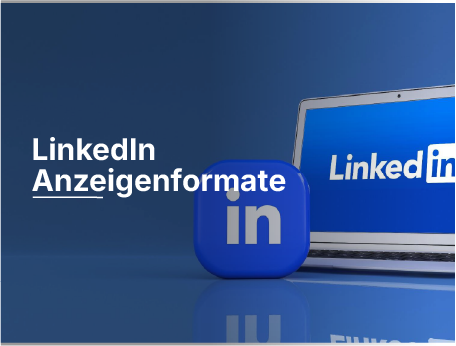 Ein LinkedIn Icon neben einem Laptop auf dem LinkedIn geöffnet ist