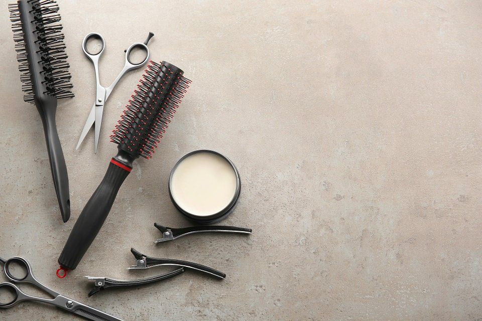 Spazzole, forbici e attrezzature da parrucchieri