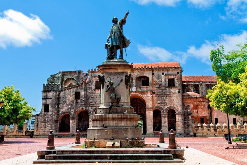 Catedral Primada de América en Santo Domingo, parada del tour desde Punta Cana
