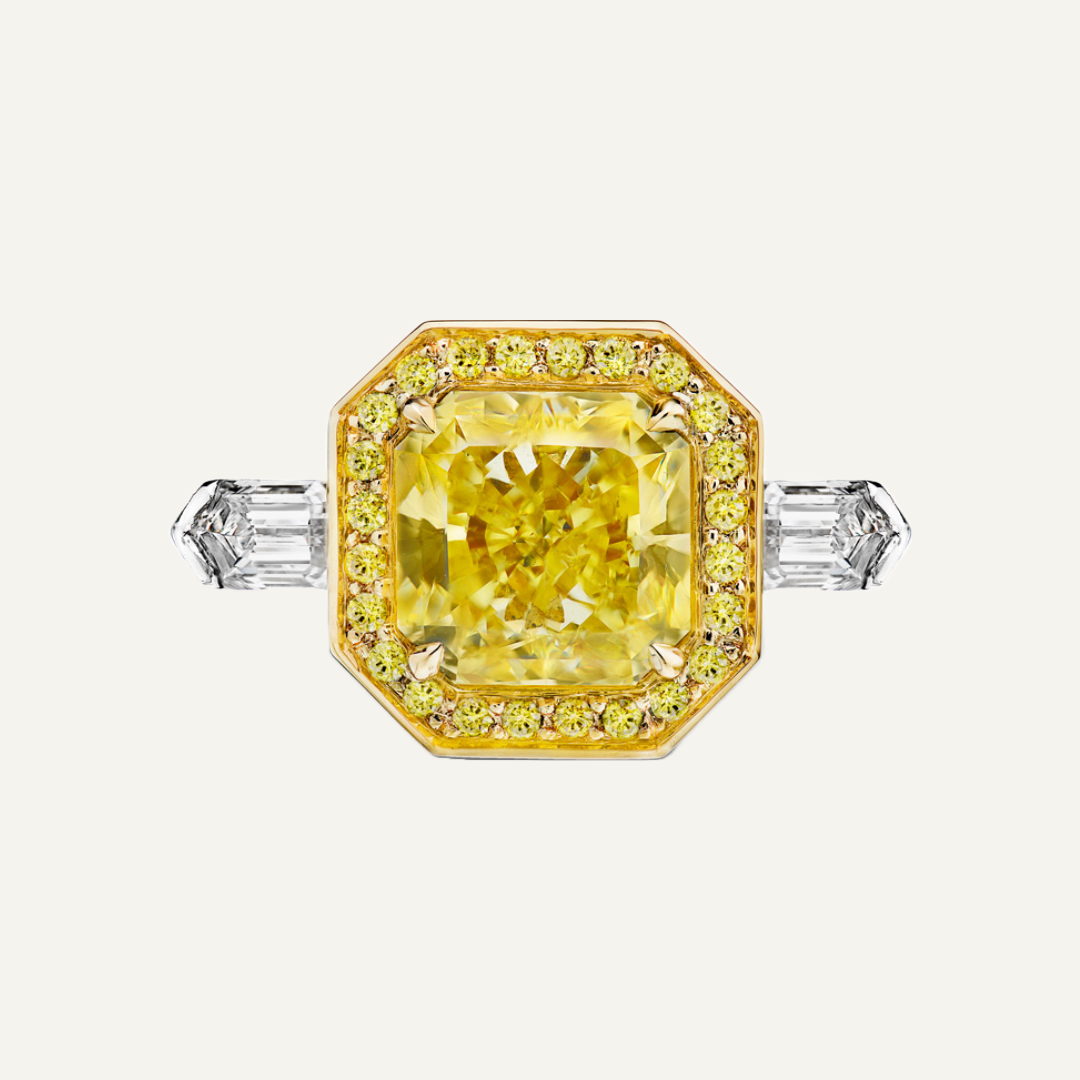 Fancy yellow diamond, halo mounting w chisel points