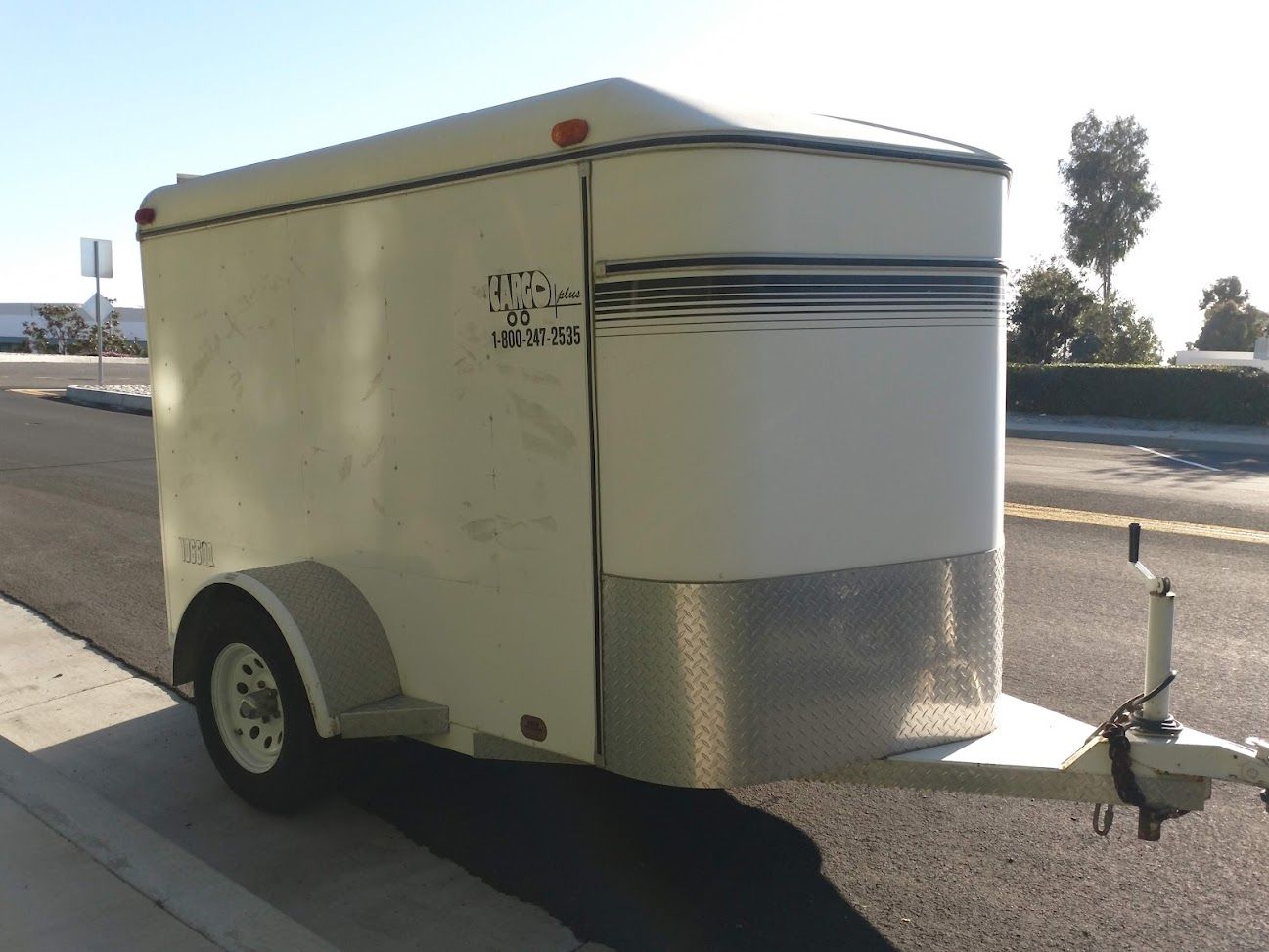 8' x 5' x 5' enclosed