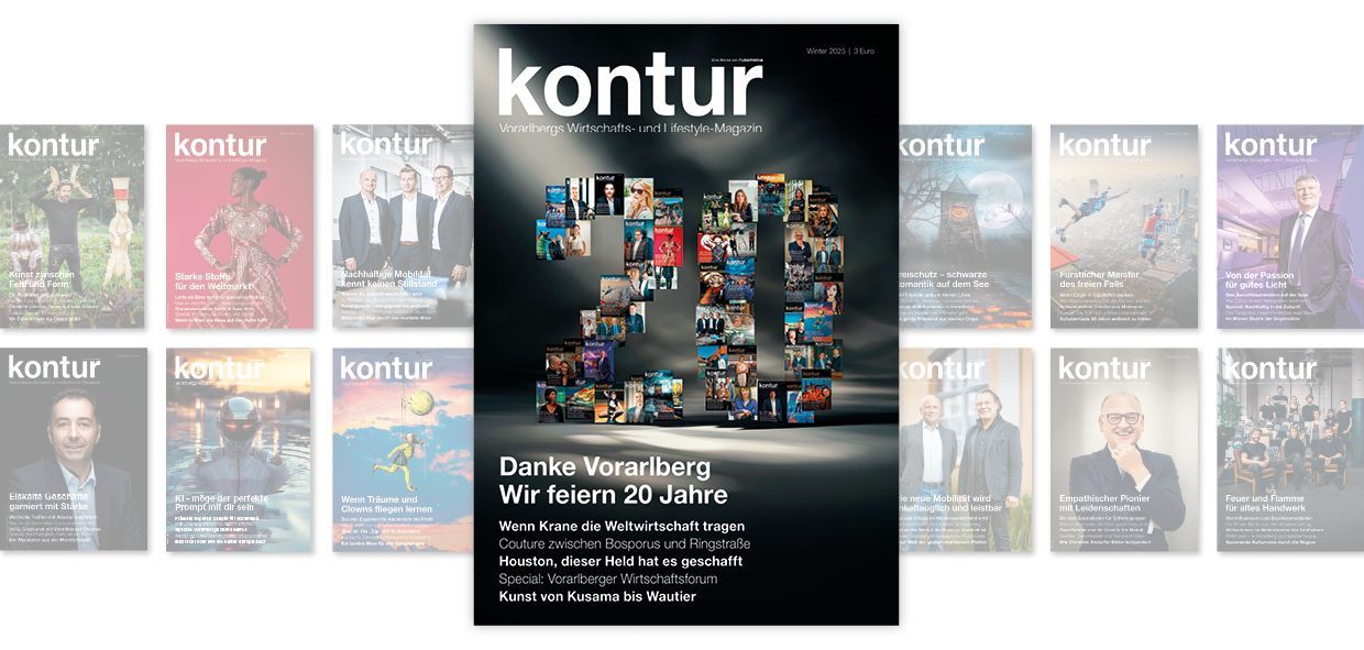 Titelbild des kontur Magazins: Kunst zwischen Feld und Form, umgeben von früheren Ausgaben.
