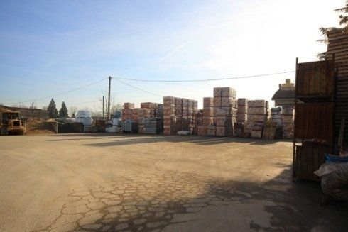 deposito di articoli per l'edilizia