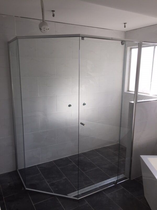 Sem-frameless showerscreens 8 — Frameless showerscreens Gosford in West Gosford, NSW