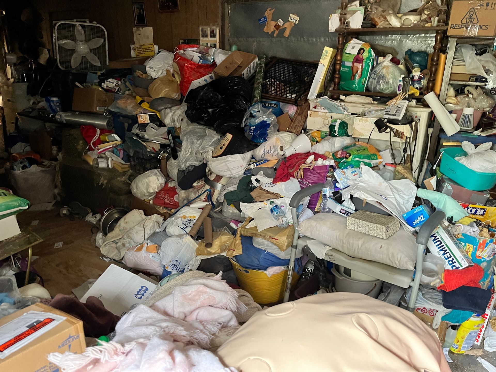 Hoarding Property Cleaning Helpers
