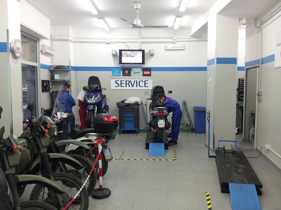 officina per assistenza e riparazione scooter e moto