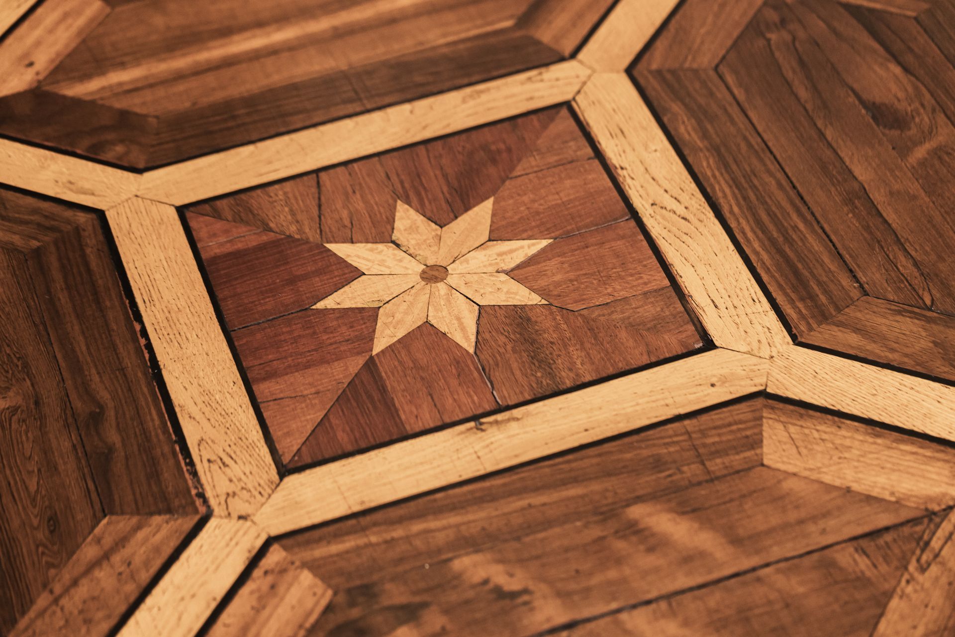 parquet decorato con intarsi