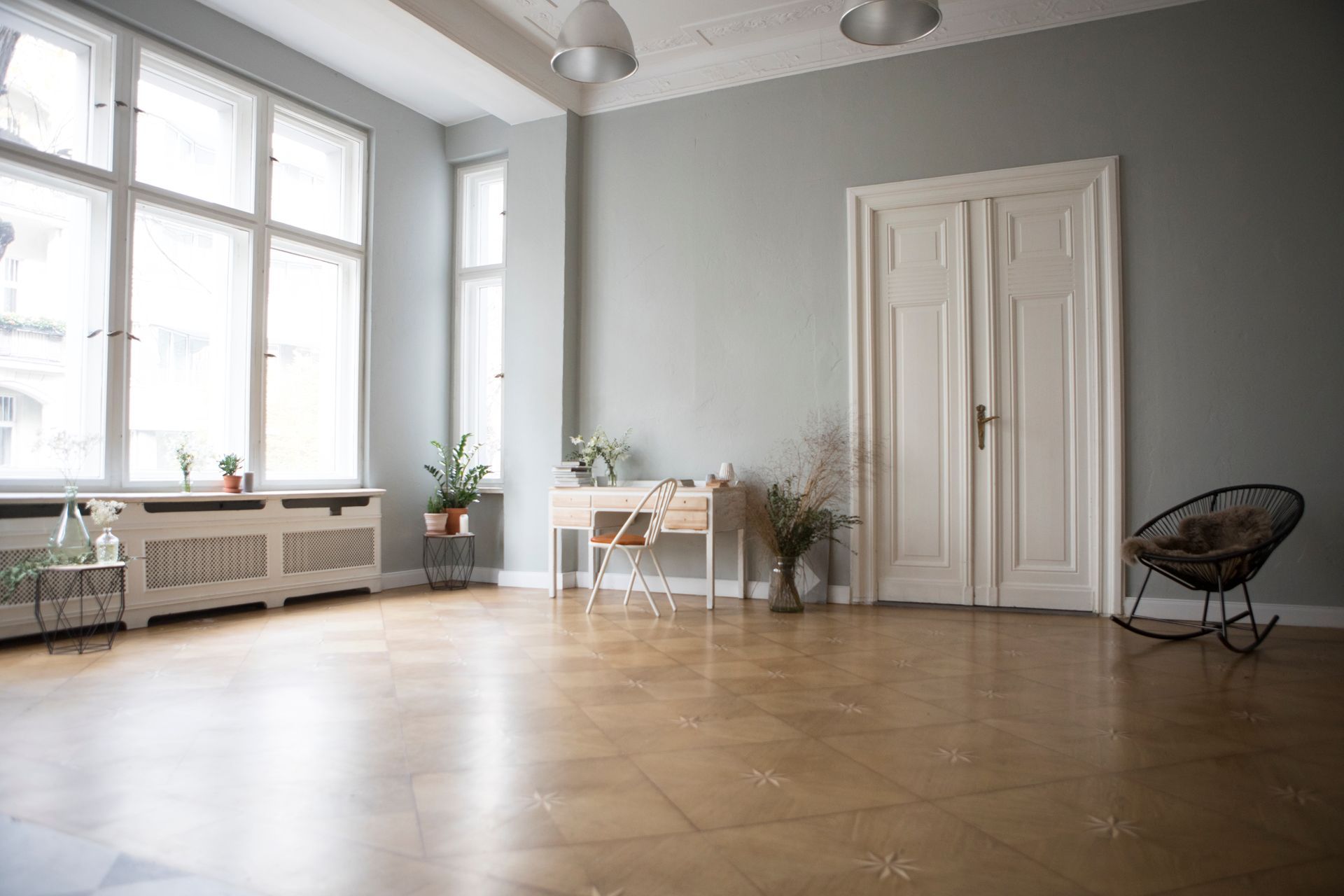 parquet posa con lavorazione a quadri di colori alternati