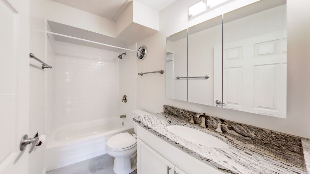 Glen West bathroom photo