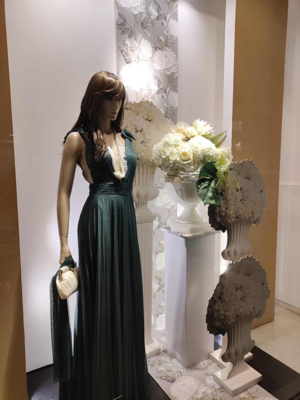 Abito da cerimonia con scollatura