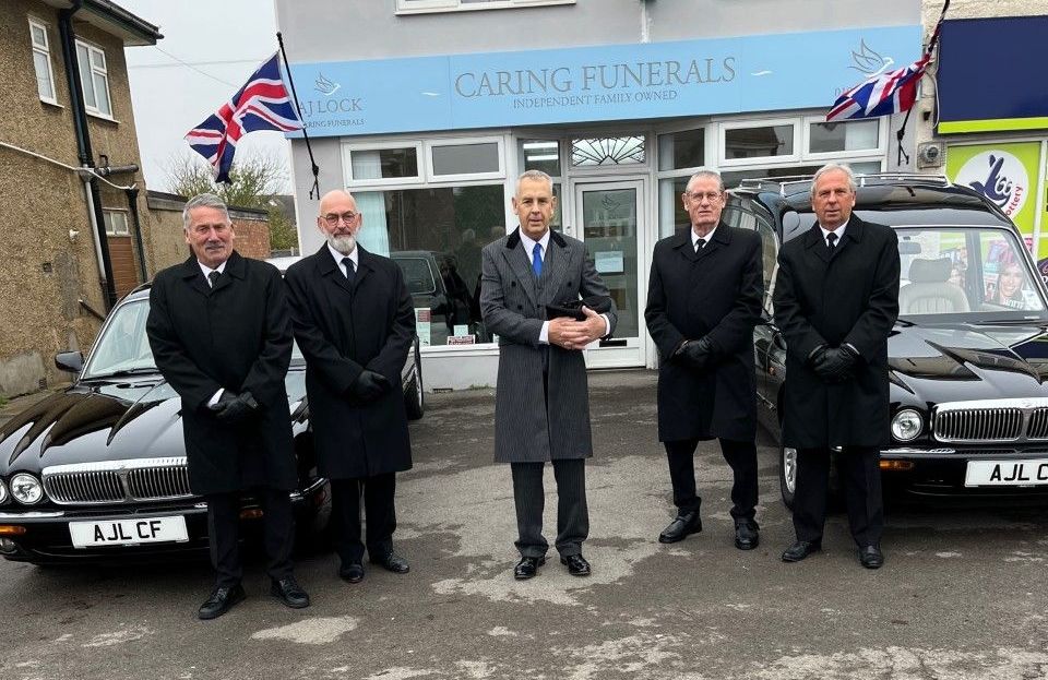 lit candles around an ashes urn, traditional funerals weston and burnham