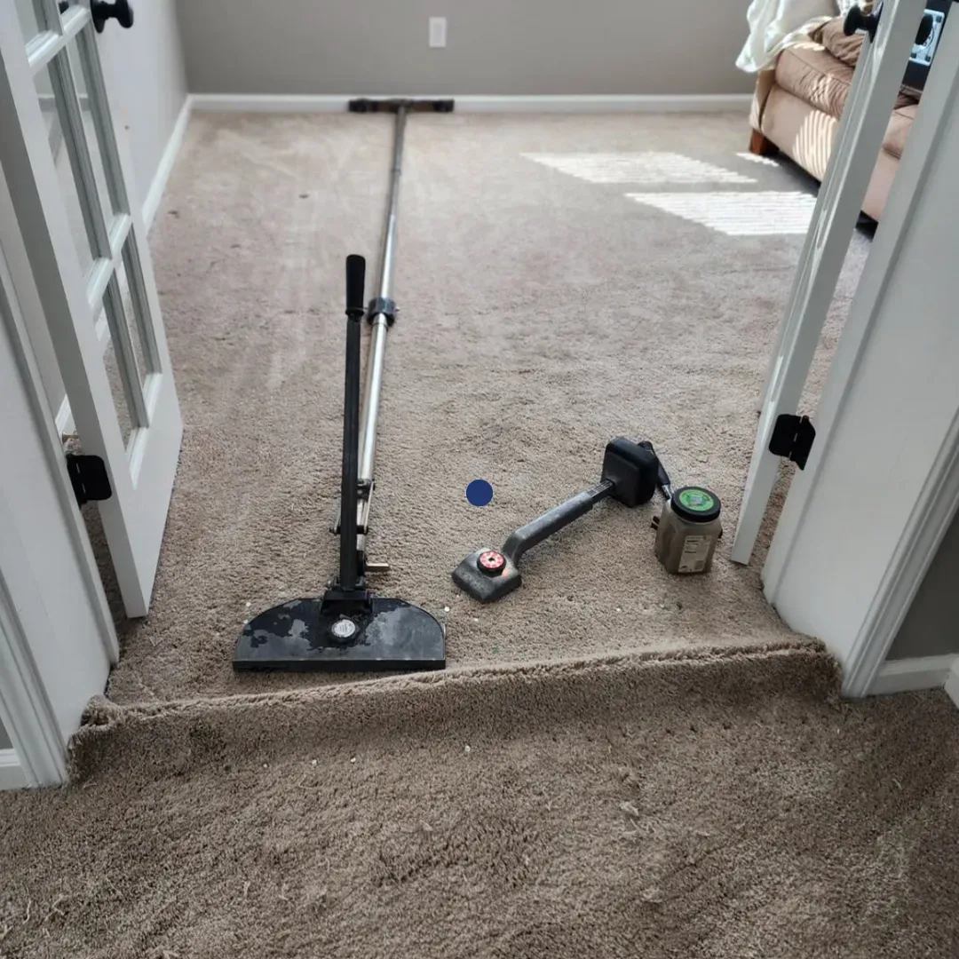 Residential carpet stretching service in Columbus, Ohio.