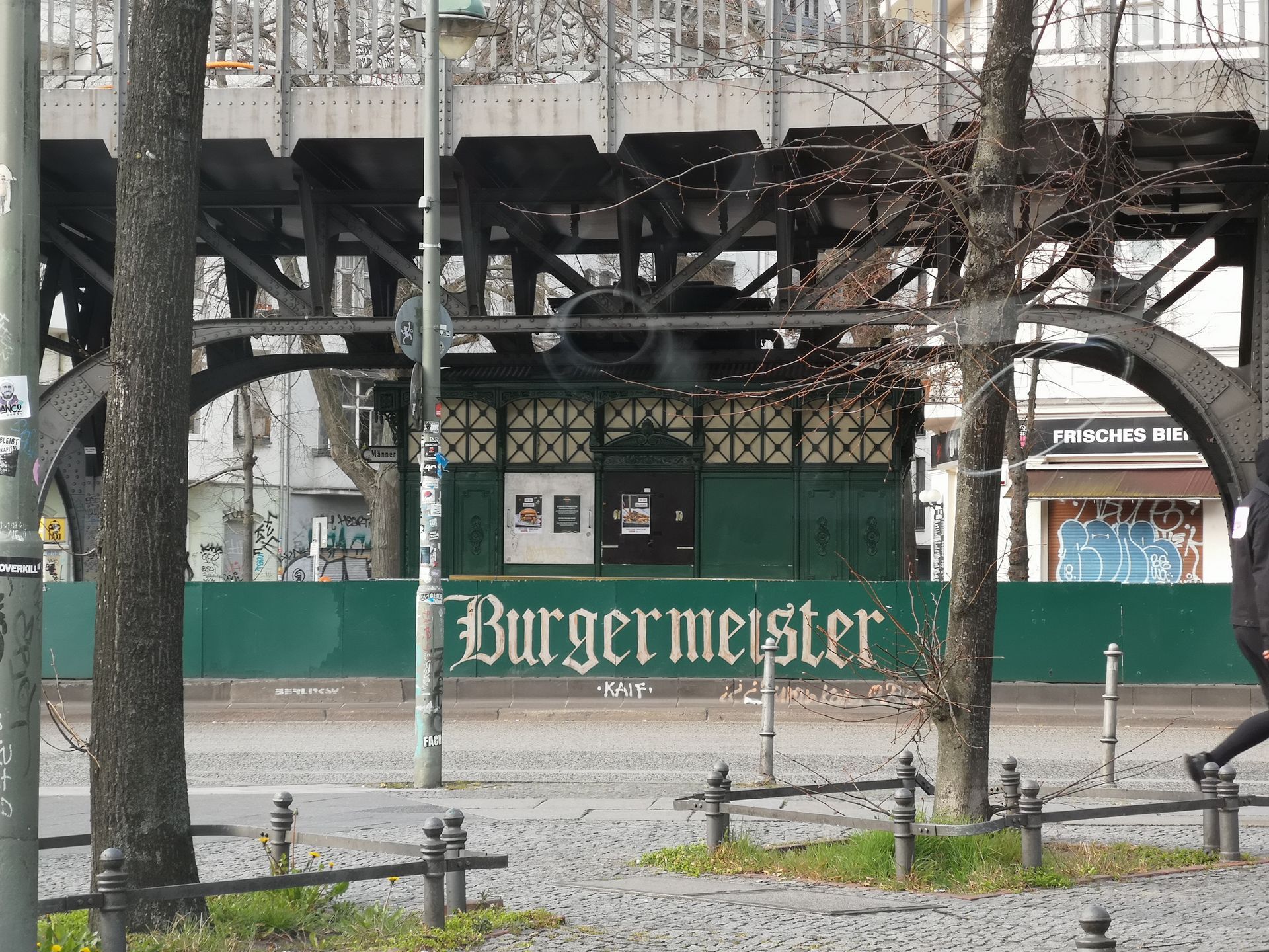 Image of a city guide banner for an article about eating and drinking in that particular place.