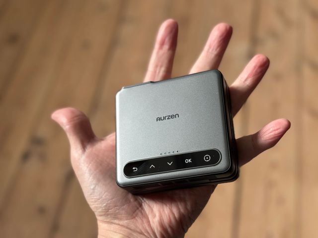 Aurzen Zip Review | Reviewing The Ultra Portable Aurzen Projector