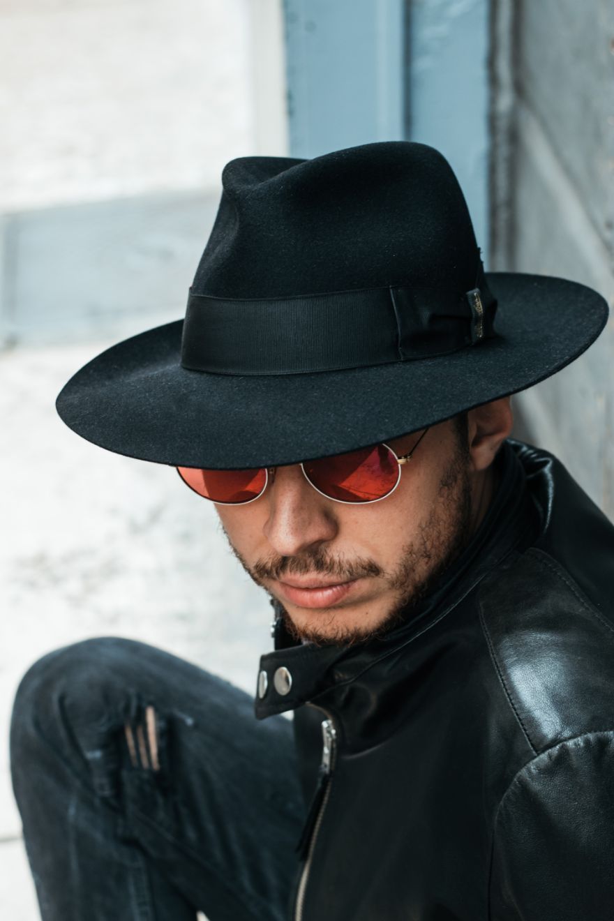 cappello per l'inverno nero