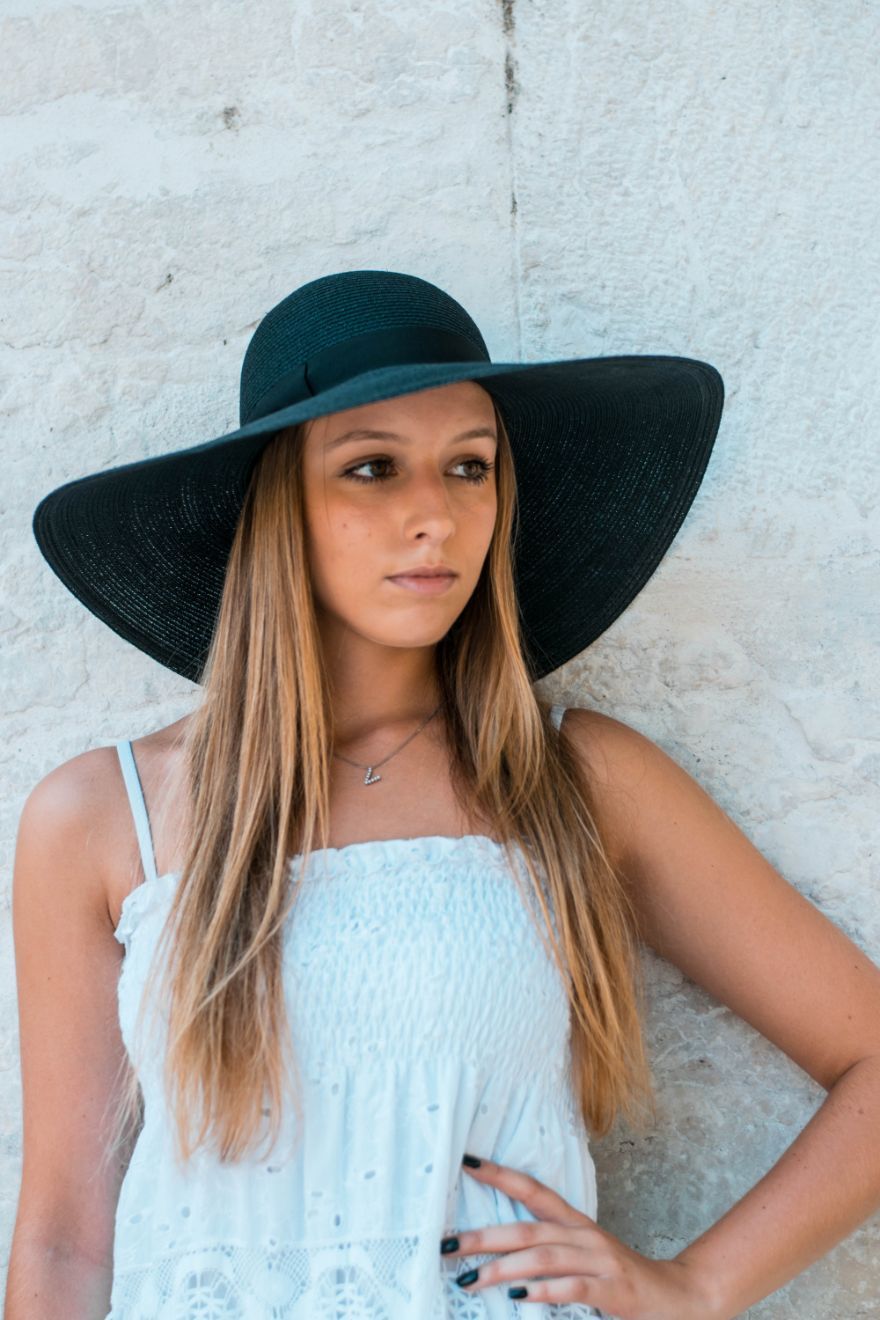 cappello tesa larga da donna