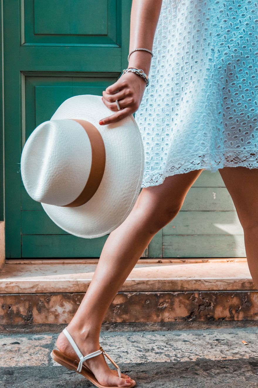 cappello da donna bianco con fascia
