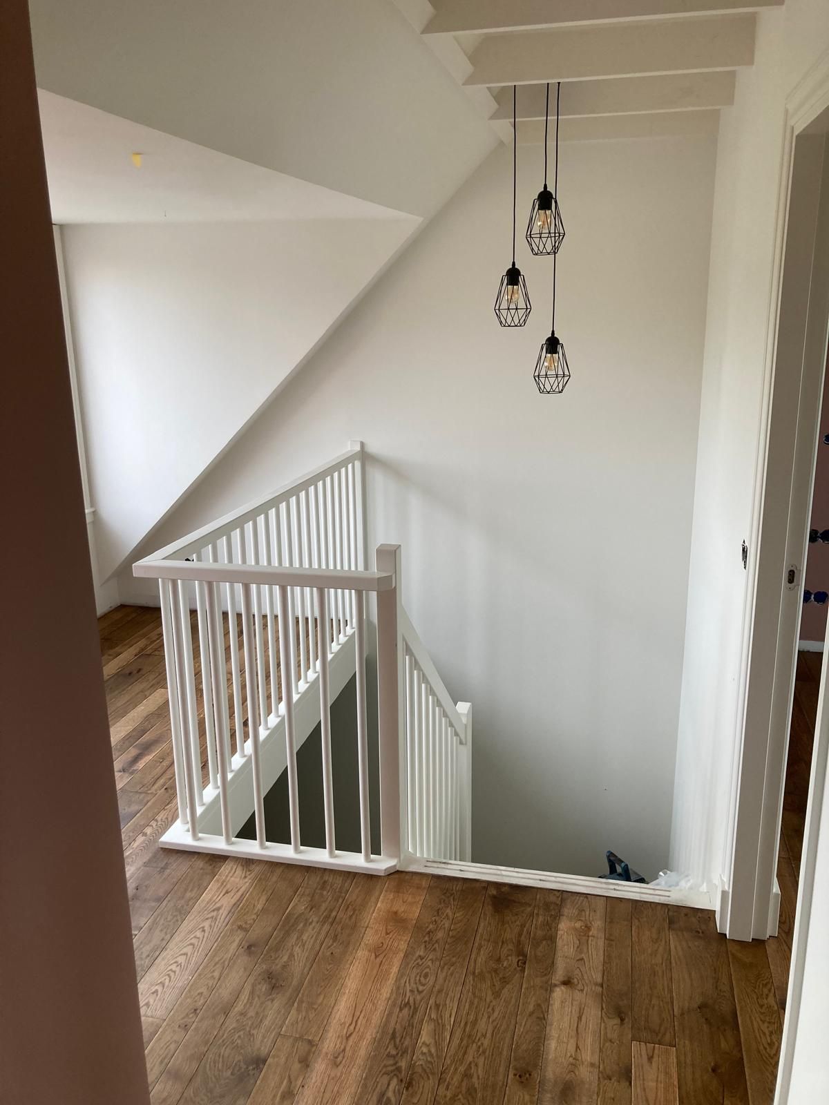 Overloop en een strakke parketvloer