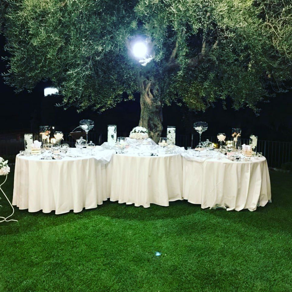 Allestrimento per ricevimento all'aperto