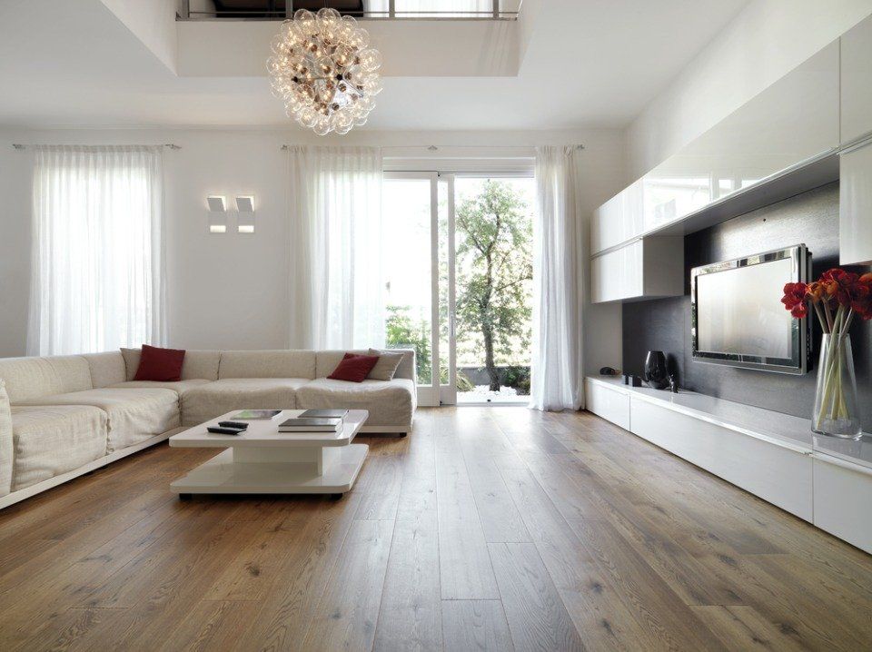 progettazione di interni a Monza di un soggiorno con parquet