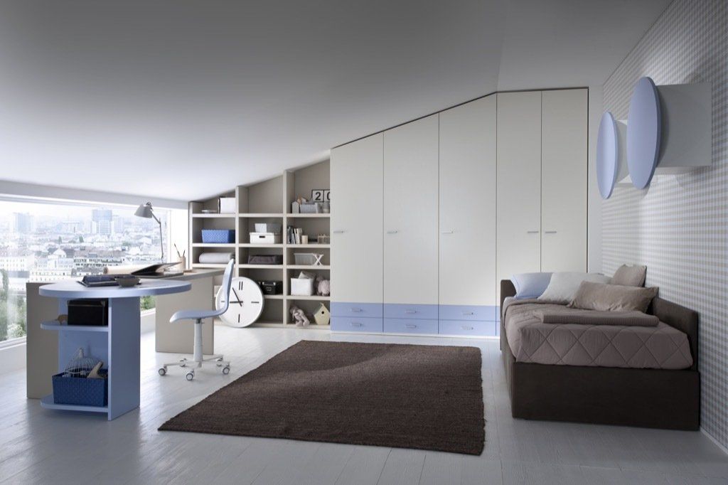 completo mansarda dell'arredamento interno a Monza