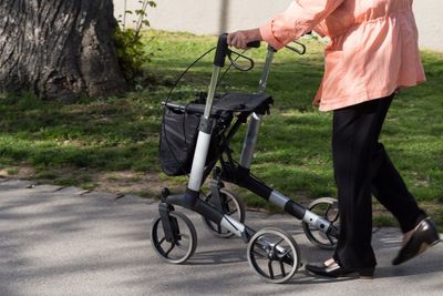 Ausili per camminare in vendita online Specialisti in ausili per disabili e  anziani, articoli ortopedici e sanitari. Semplicità nella scelta, sicurezza  nell'acquisto, assistenza pre e post vendita.