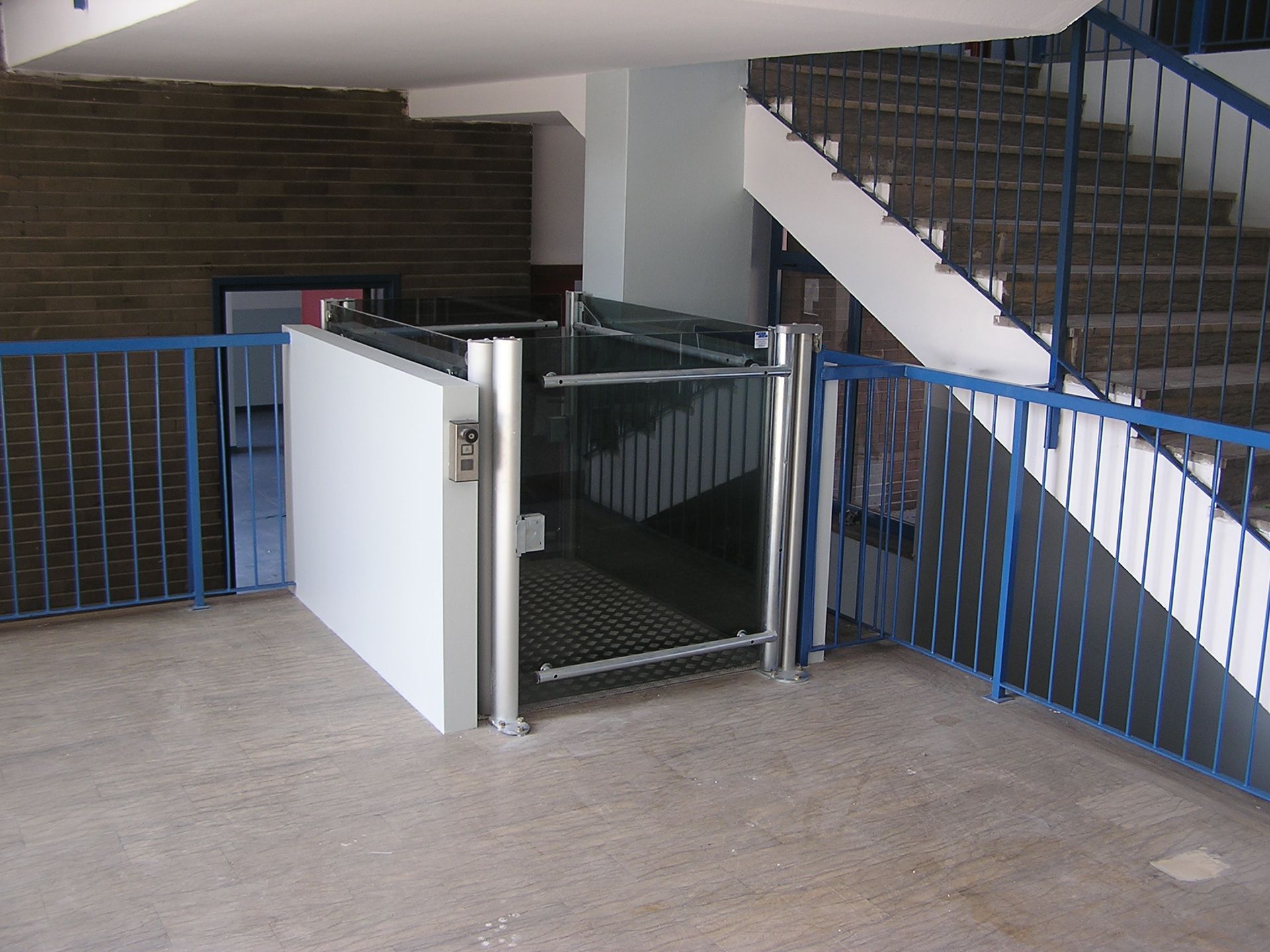 MidiLevel, the ideal solution for reaching balconies or landings, suitable for installation in indoor and outdoor environments