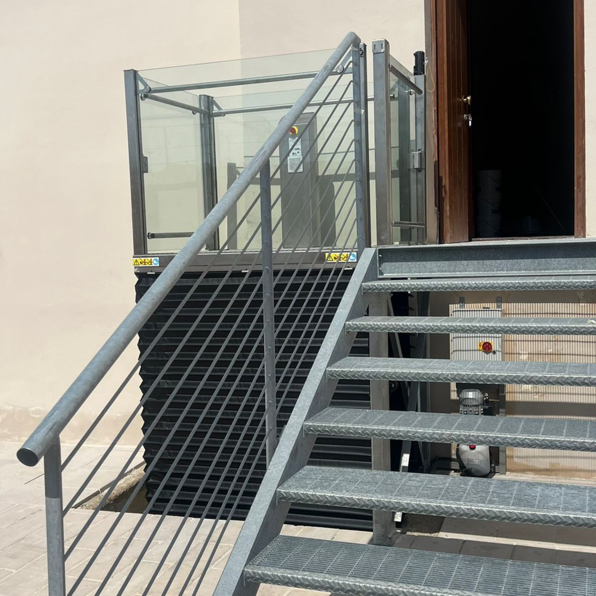 MidiLevel - Piattaforma elevatrice monoblocco personalizzabile nelle finiture