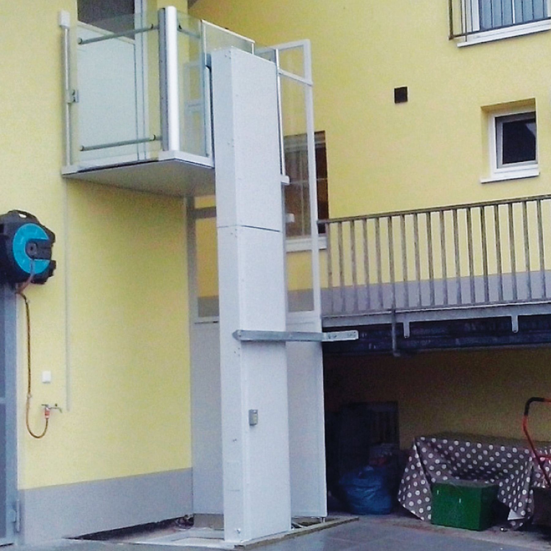 TopLevel, the open space lift that adapts to any context