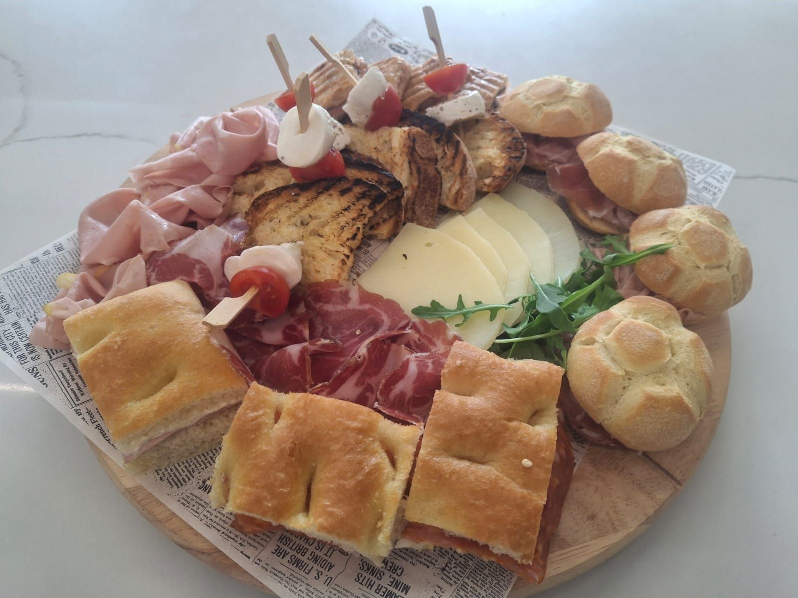 Tagliere salumi, formaggi, taralli