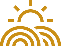 Sol nascendo sobre ondas azuis estilizadas.