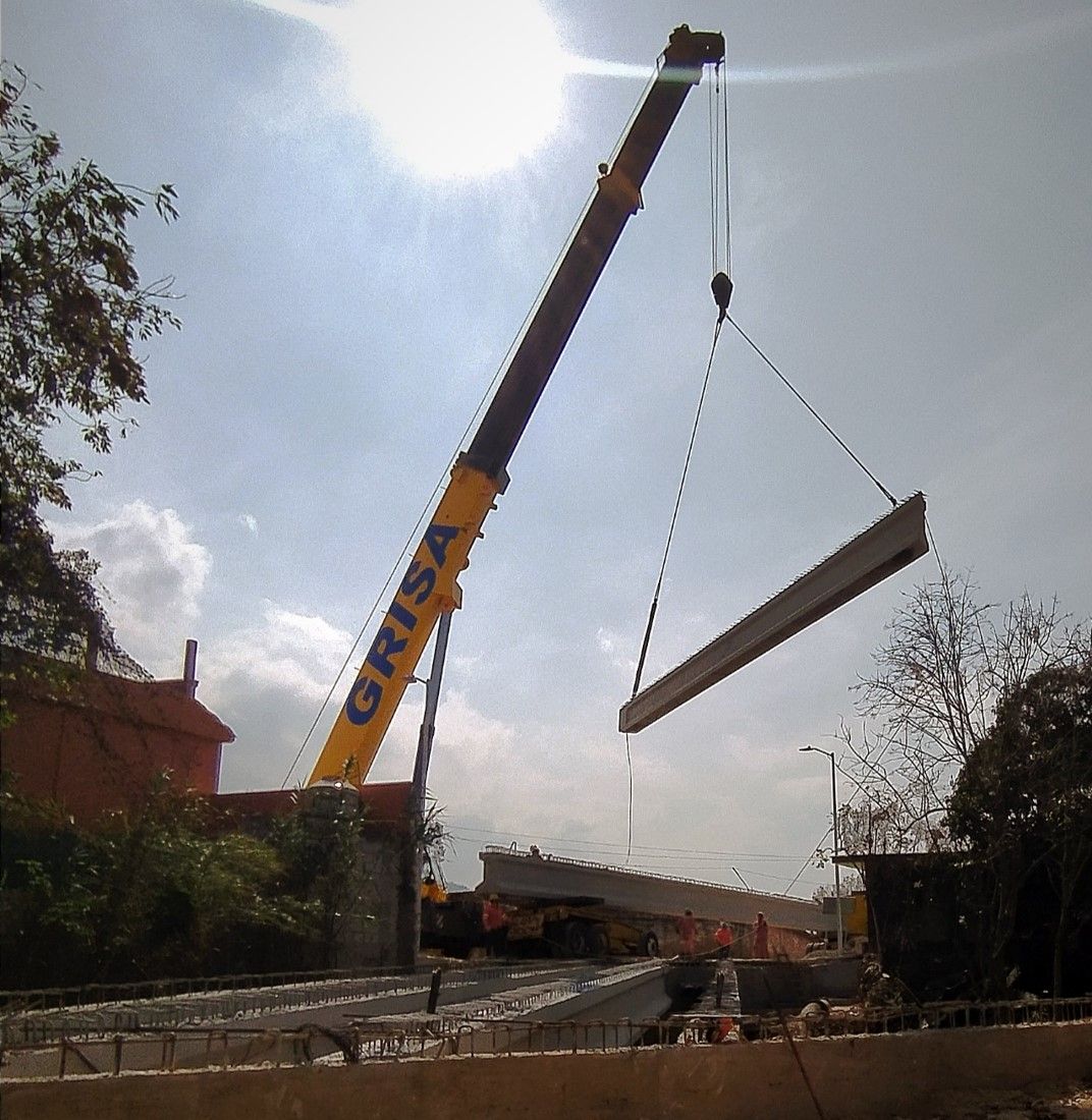 Grúas Transportes Maniobras y Servicios SA de CV   Fabricación , subministro y montaje de trabes