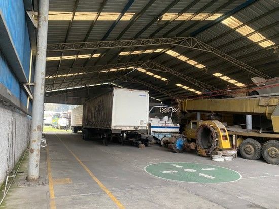 Grúas Transportes Maniobras y Servicios SA de CV  Nave interna de la Matriz