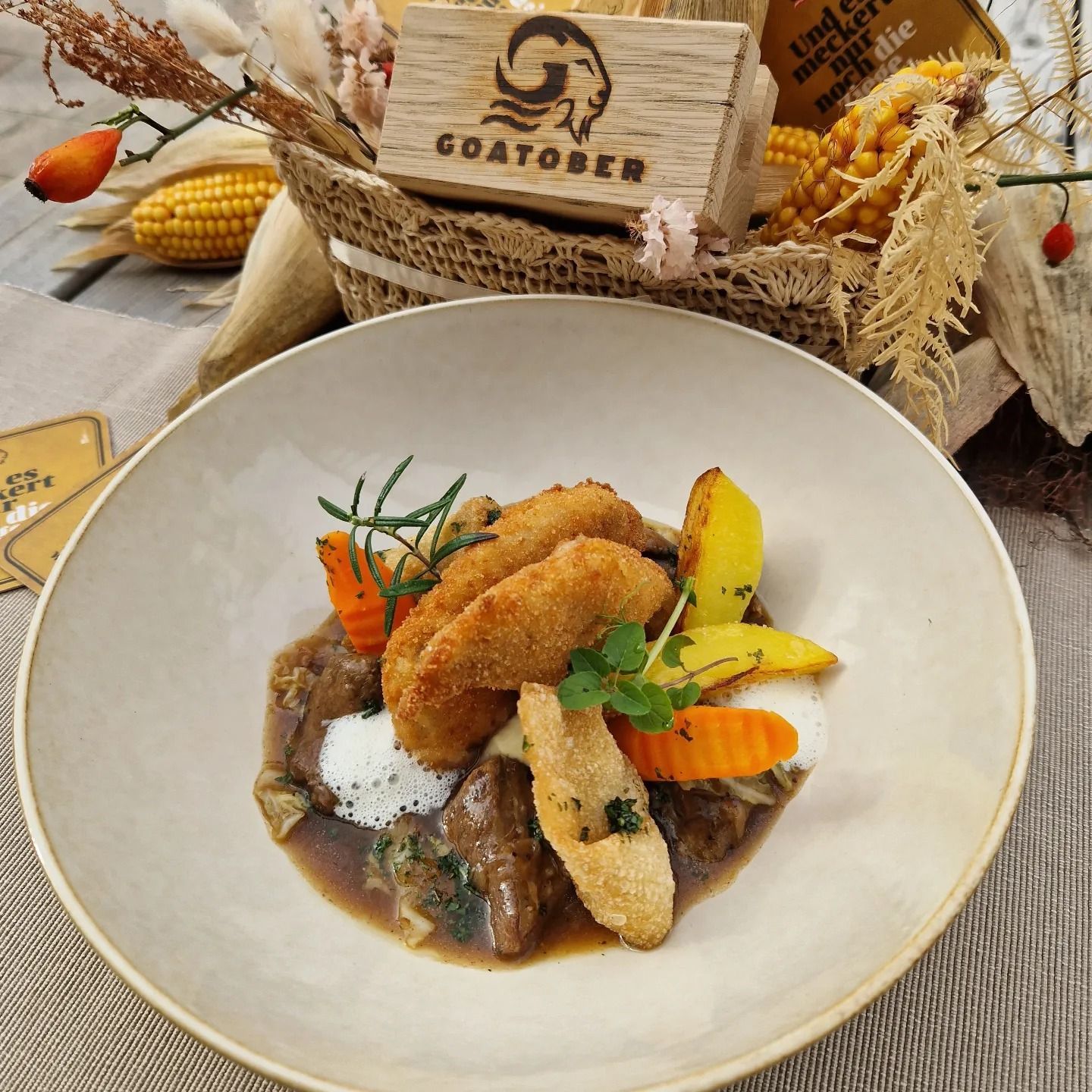 dekorierter Menüteller - Herbstgericht