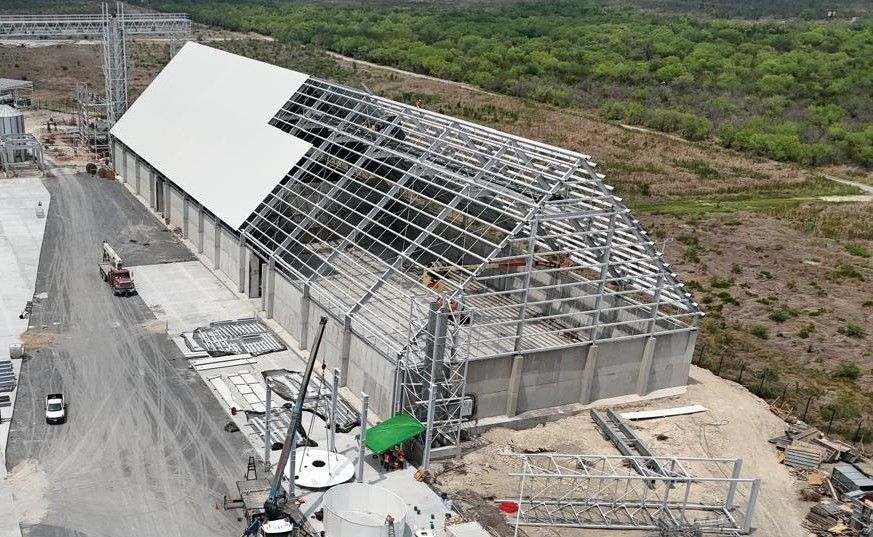 Una vista aérea de un gran edificio en construcción.