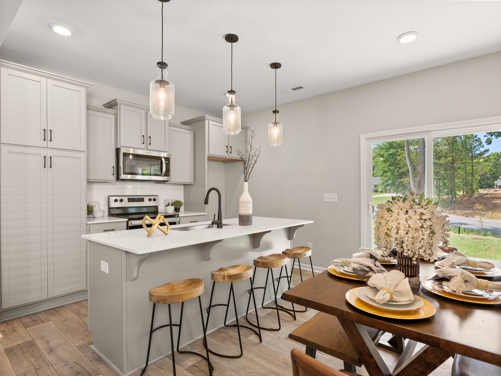 A kitchen and dining room in a house with a table and chairs.