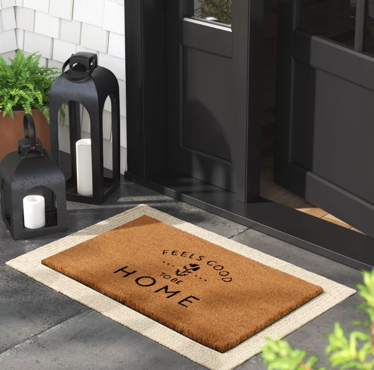 A door mat that says it 's good to be home