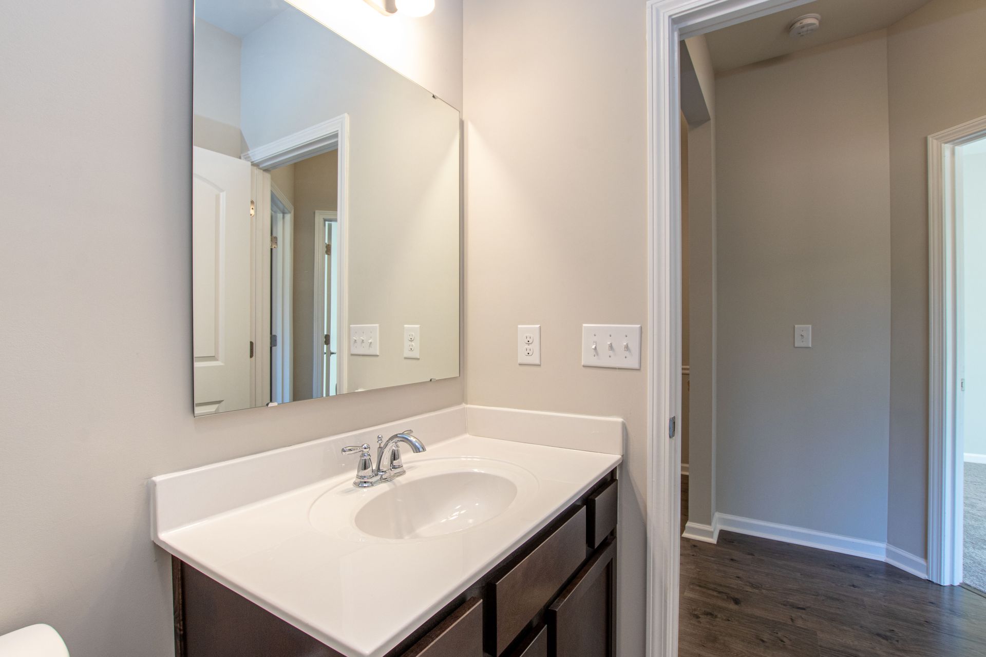 A bathroom with a sink and a mirror.
