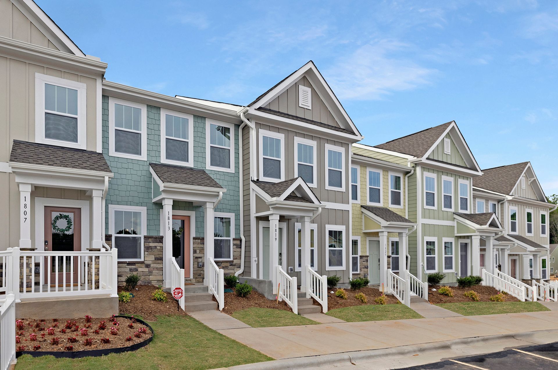 A row of houses are lined up next to each other in a residential area.