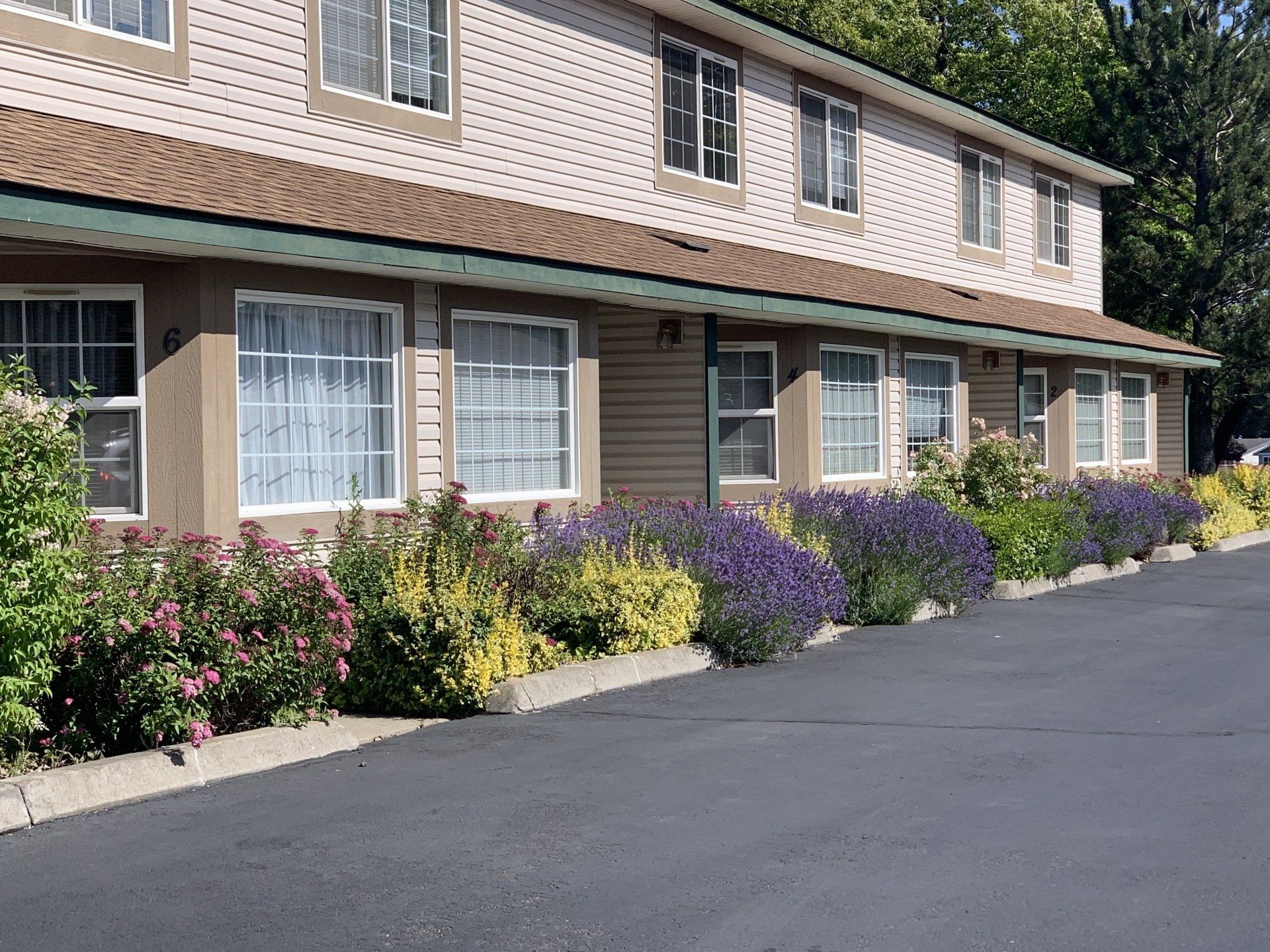 UNIVERSITY PLACE CONDOMINIUMS