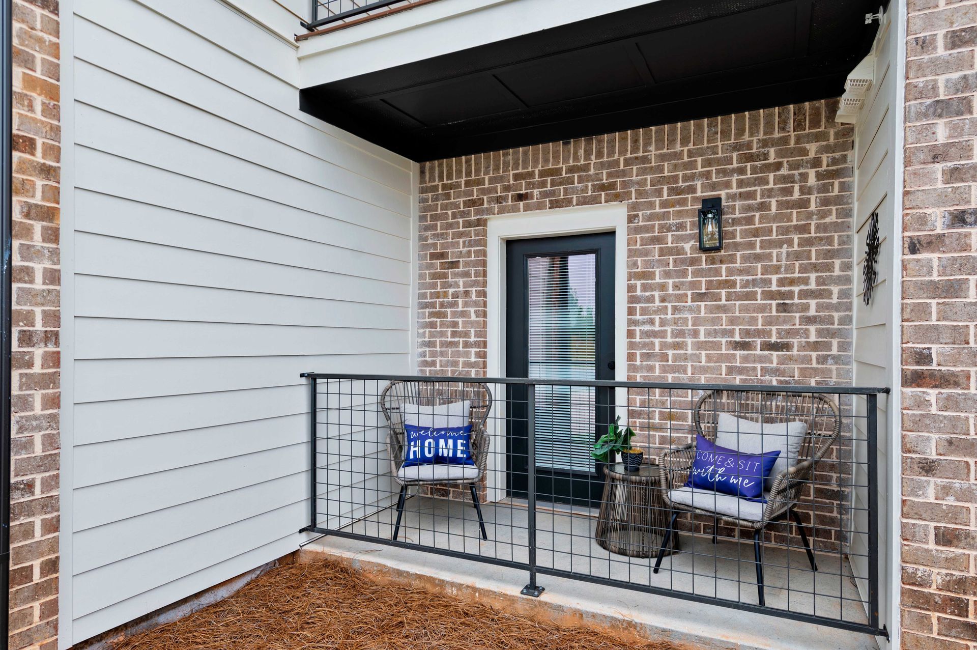 apartment patio at Pointe Grand Brunswick in Brunswick, GA.