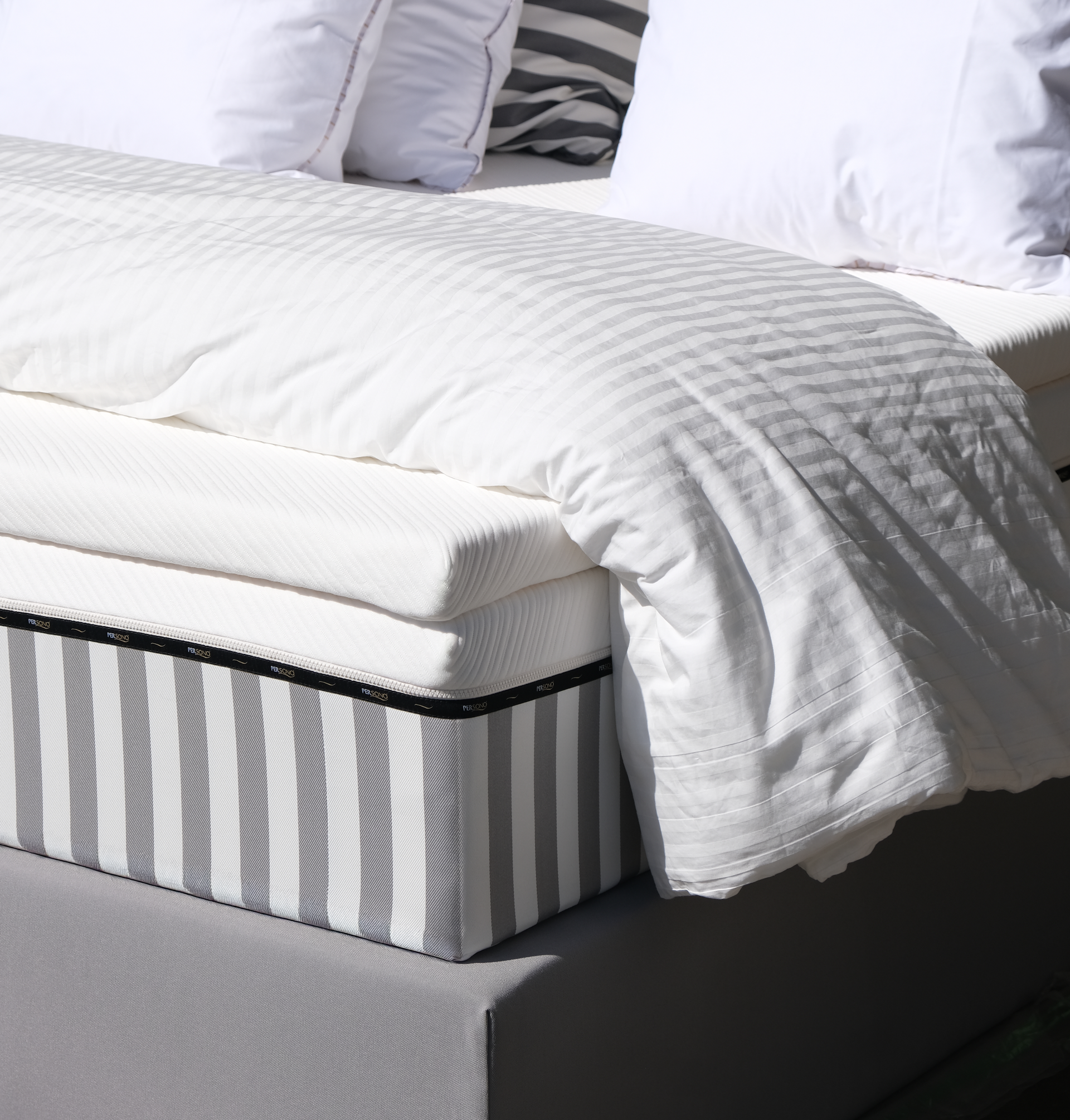 quarto contemporâneo decorado com cama persono e colchão de gama media para descanso personalizado