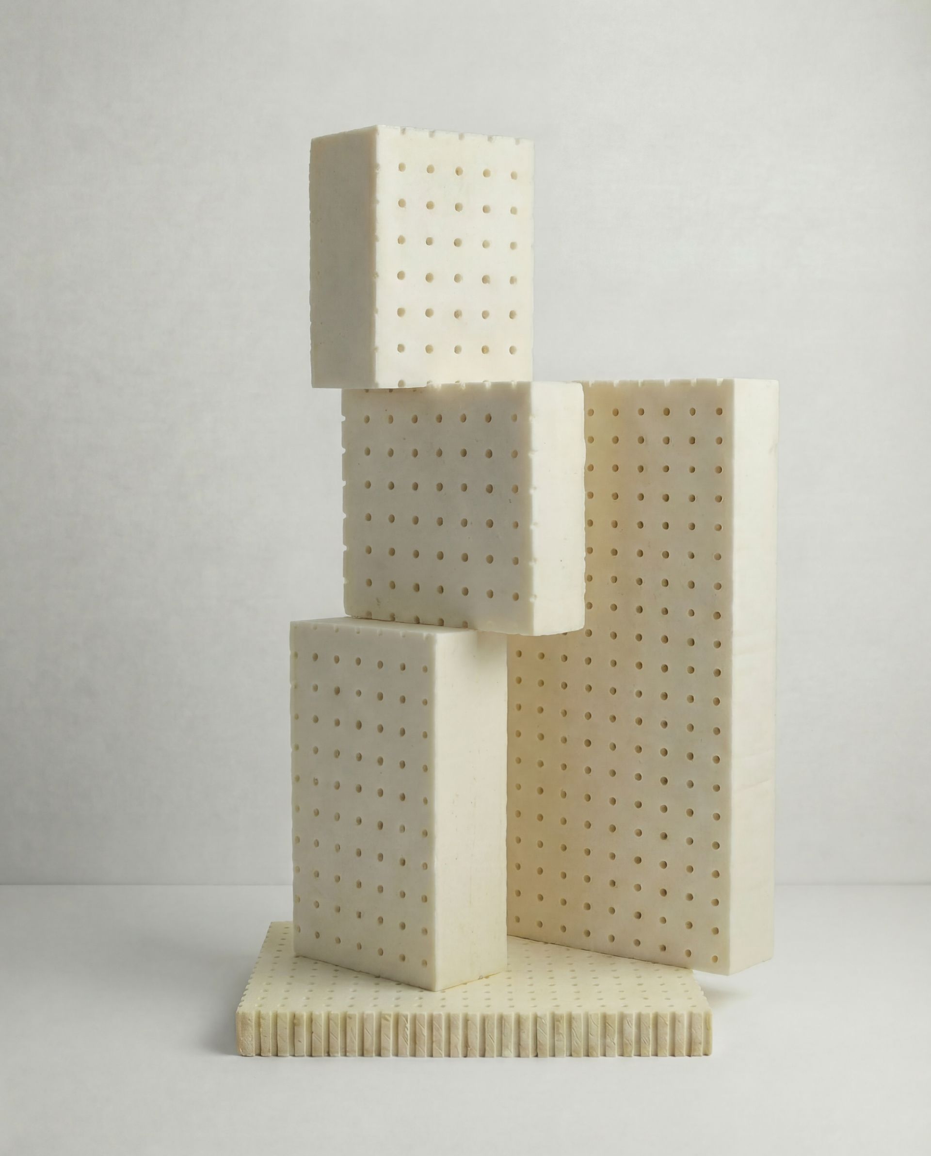 quarto contemporâneo decorado com cama persono e colchão de gama media para descanso personalizado