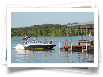 A boat is docked at a dock on a lake