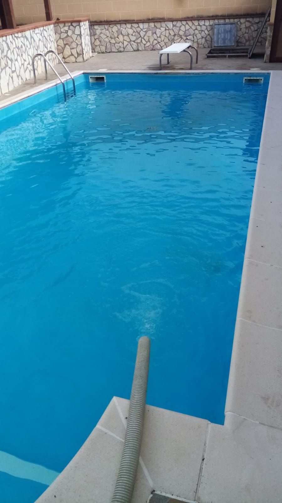 piscina servizio acqua